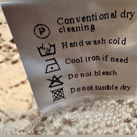 Elegant Beige Knit Sweater - Picture 5 of 5